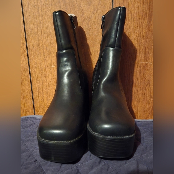 Madden Girl Grace Boots - Picture 2 of 3